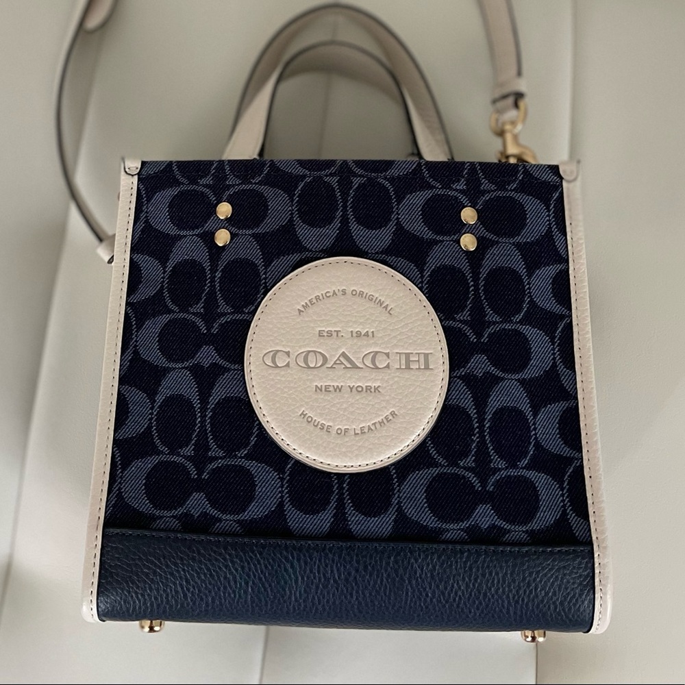 🔥PRICE LOWERED FOR SALE🔥Dempsey Tote 22 In Signature Jacquard With Coach Patch